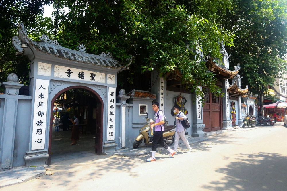 Chùa Hà nổi tiếng là ngôi chùa cầu duyên.