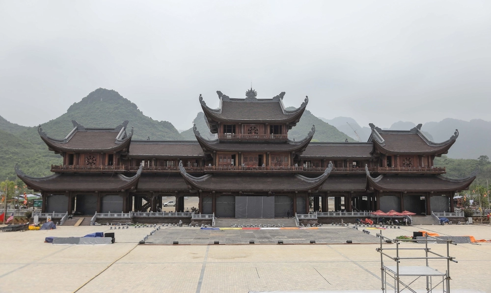 Cảnh đẹp chùa Tam Chúc nên thơ và hùng vĩ.