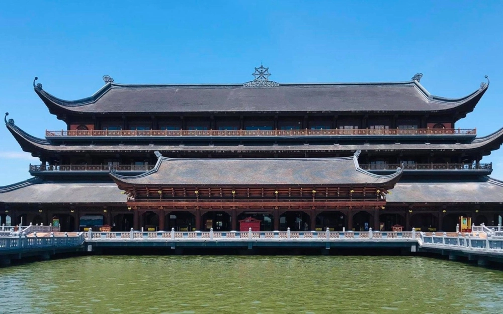 Du lịch chùa Tam Chúc kết hợp tâm linh và nghỉ dưỡng.