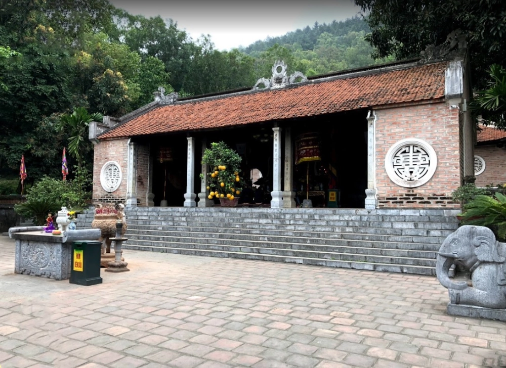 Lễ hội Bà Triệu thu hút đông đảo du khách.