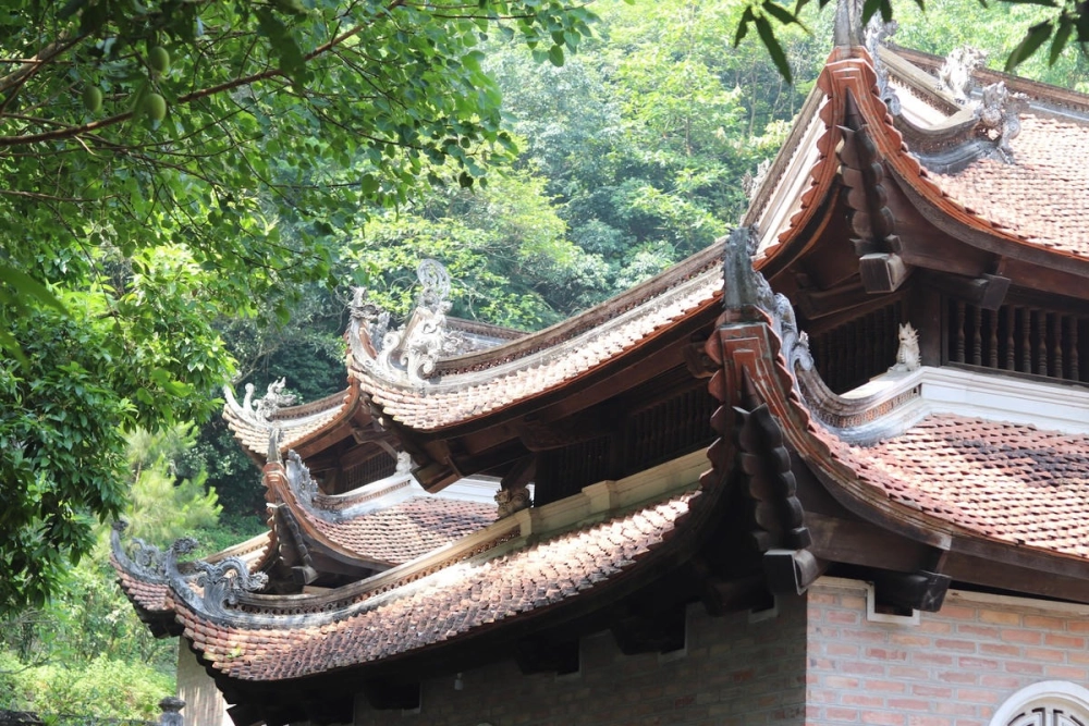 Lễ hội Bà Triệu thu hút đông đảo du khách.