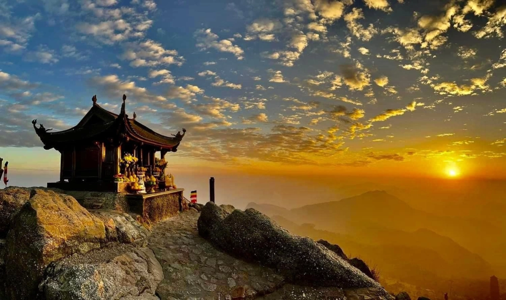 Hành hương Yên Tử là nét đẹp văn hóa.