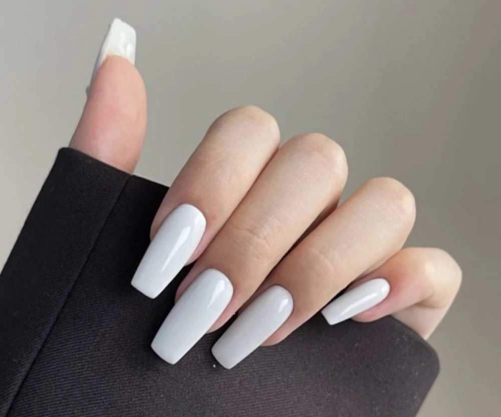 Những mẫu nail màu trắng sữa phù hợp nhiều phong cách khác nhau.