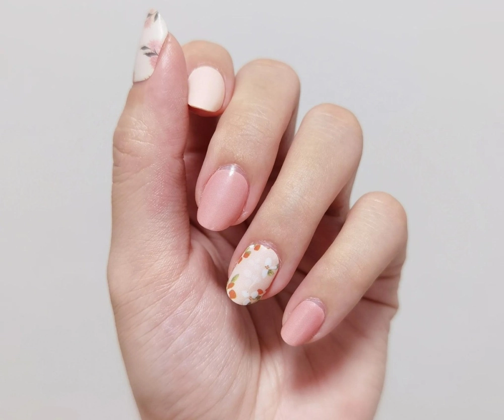 Mẫu nail trắng sữa đơn giản nhưng vẫn rất sang trọng.