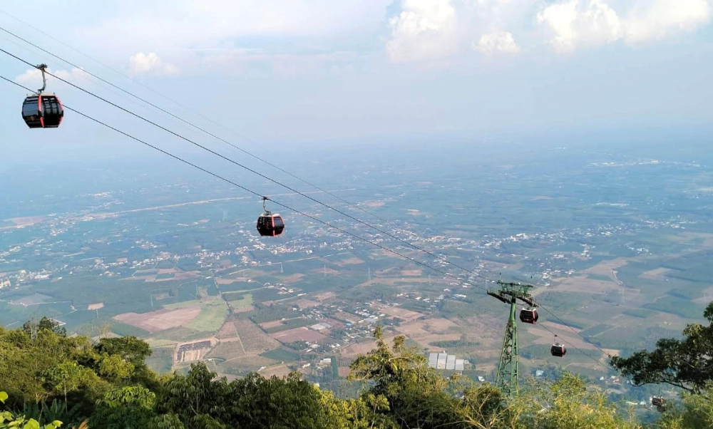 Cáp treo Núi Bà Đen hiện đại và thuận tiện.