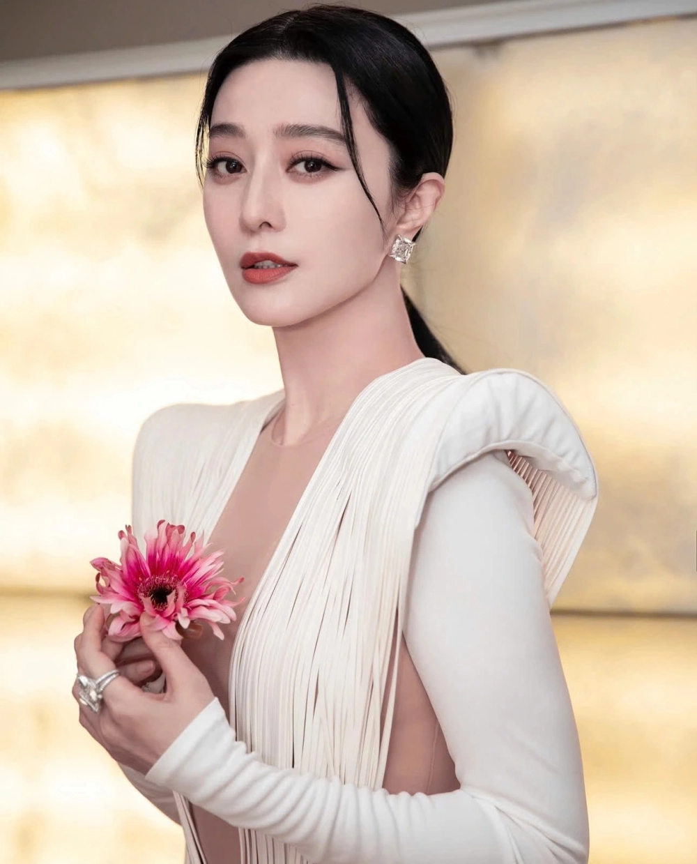 Phạm băng băng hiện tại vẫn nhận được sự quan tâm của công chúng