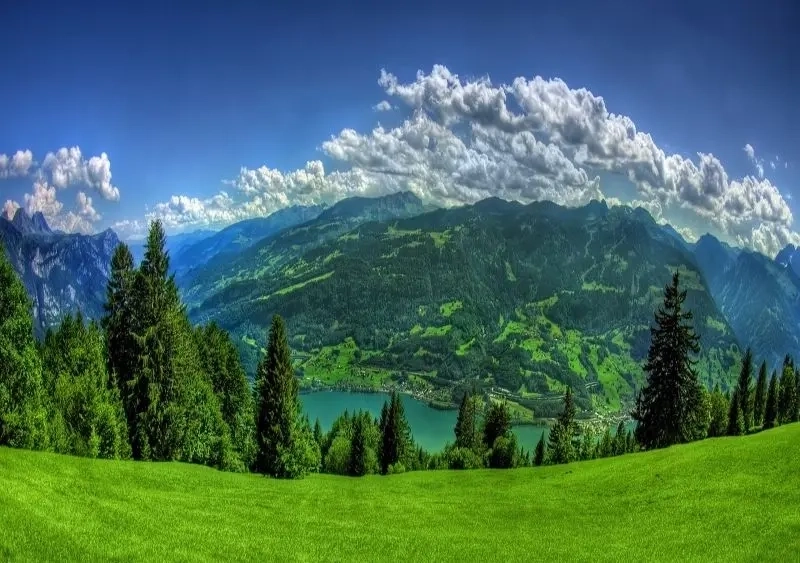 Ảnh phong cảnh núi non ghi lại vẻ đẹp nguyên sơ và yên bình của thiên nhiên.