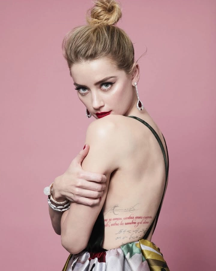 Nhìn lại những hoạt động nghệ thuật và đời tư của amber heard 2024.