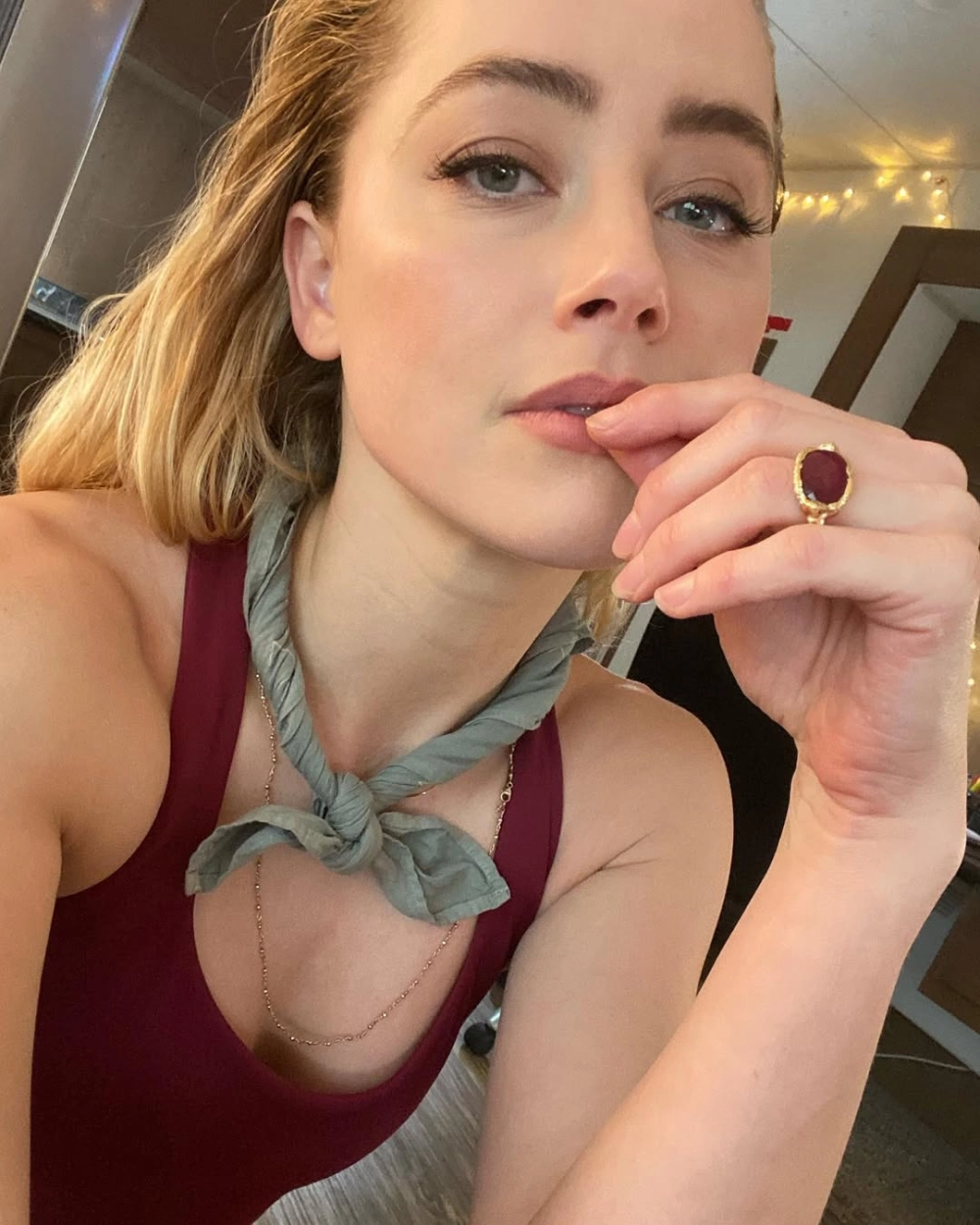 Đánh giá khả năng diễn xuất của cô qua từng dự án amber heard movie.