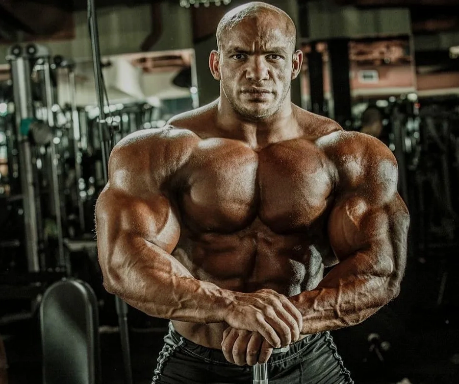 Big Ramy trong dáng đứng biểu tượng sự nghiệp Big Ramy