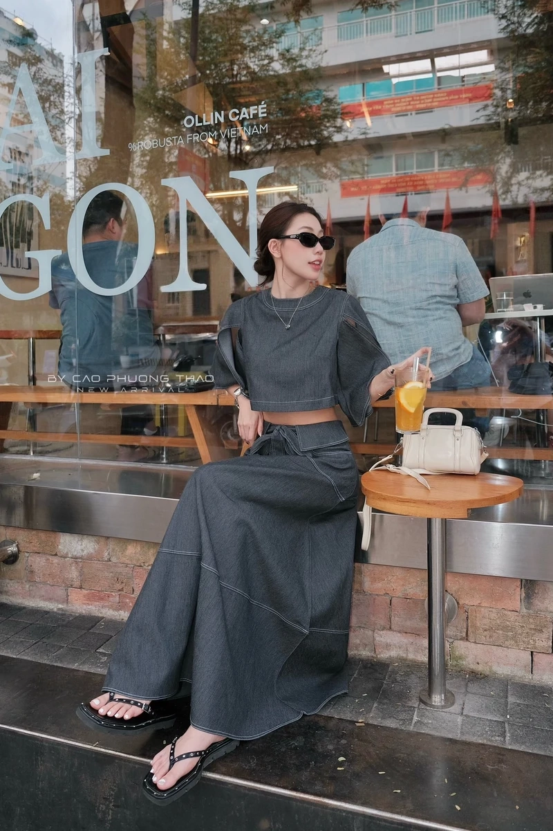 Bí kíp gái mặc croptop khoe eo thon vạn người mê