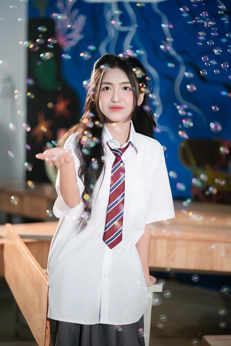 Vẻ đẹp thanh xuân khi nữ sinh mặc đồng phục học sinh