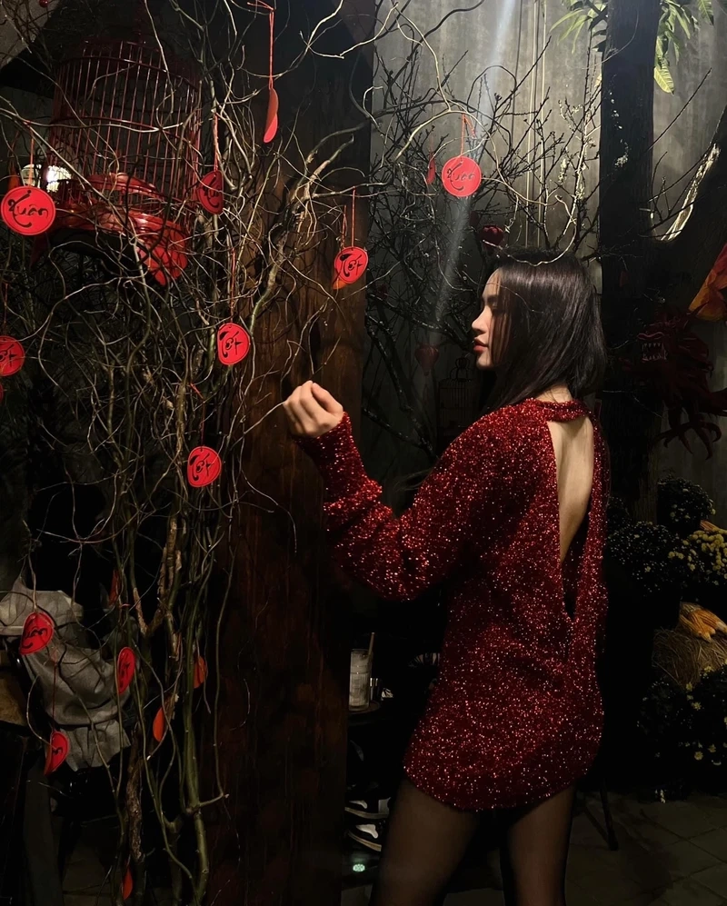 Những mẫu thiết kế Gái xinh mặc váy khoét lưng hot nhất