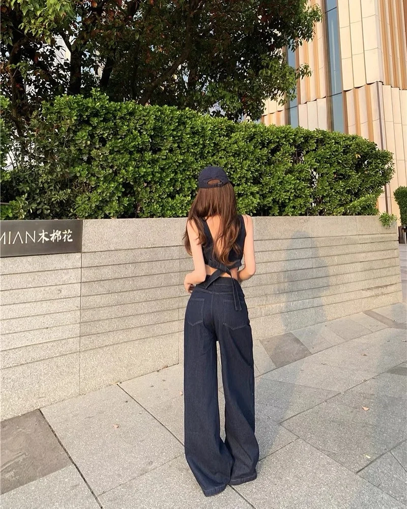 Vẻ đẹp khó rời mắt của Gái đẹp mặc áo khoét lưng