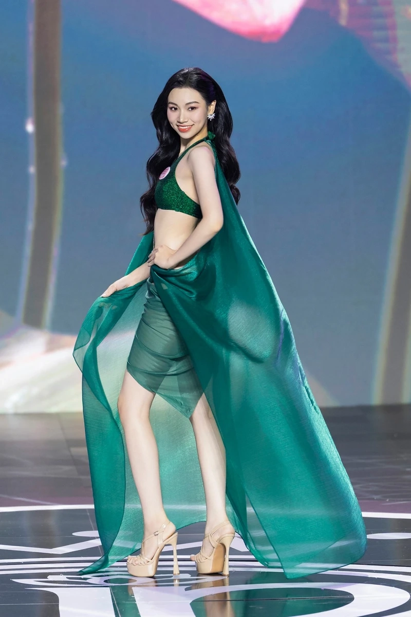 Body cực chuẩn của gái đẹp mặc áo xuyên thấu sexy