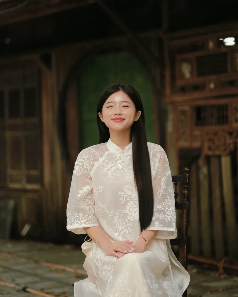 Chiêm ngưỡng gái xinh má lúm thần thái sang chảnh ngút ngàn