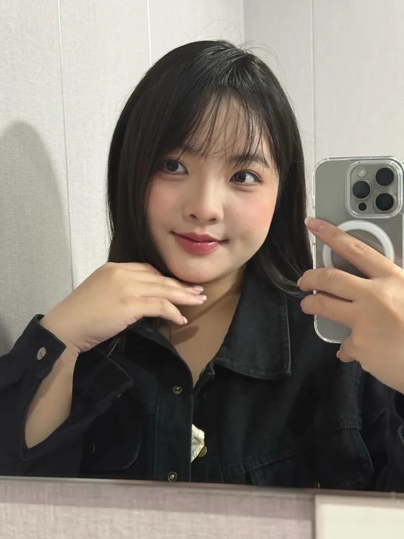 Khám phá vẻ đẹp gái xinh má lúm cute nhất hệ mặt trời