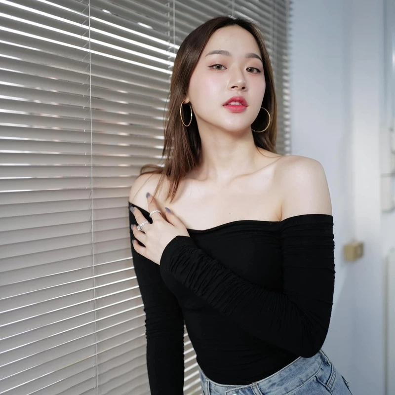 Ý nghĩa của gái xinh mặc trễ vai thu hút