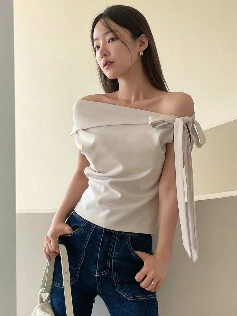 Say đắm trước gái đẹp mặc áo trễ vai quyến rũ mỗi lần xuất hiện