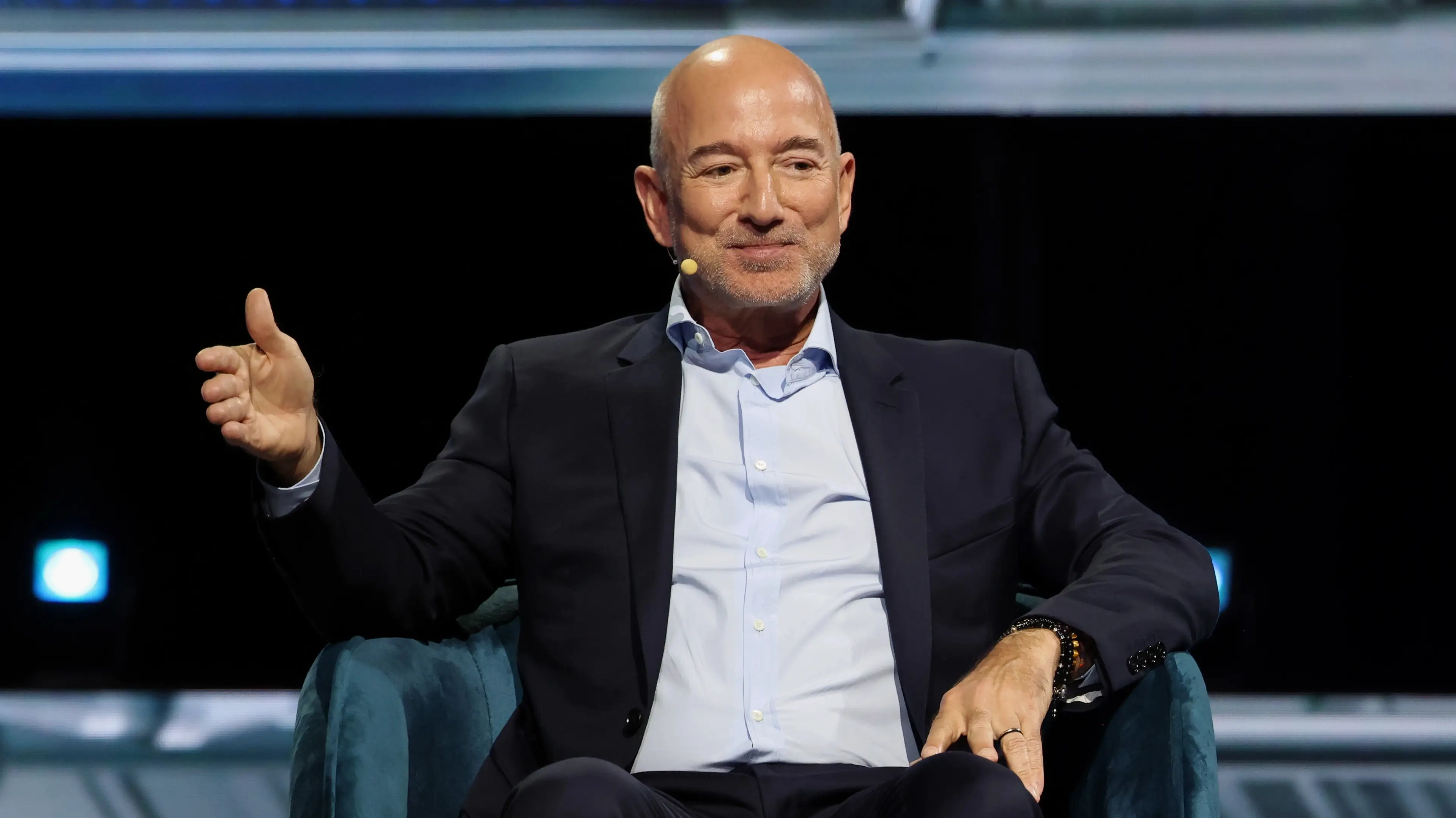 Hình ảnh Ted Williams lớn tuổi trong bộ trang phục dân sự Tiểu sử Ted Williams