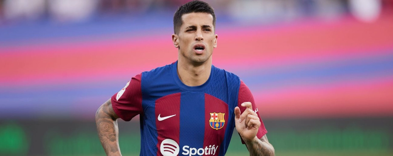 Joao Cancelo kiểm tra y tế trước khi ra mắt Barcelona