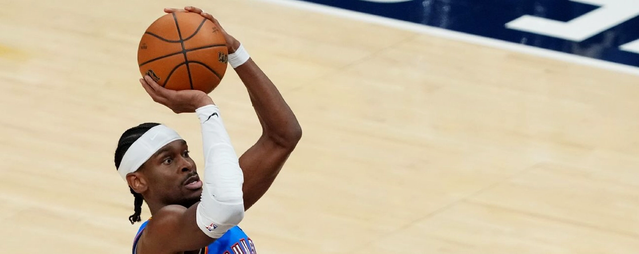 LeBron James dẫn đầu danh sách ghi điểm liên tiếp trong NBA