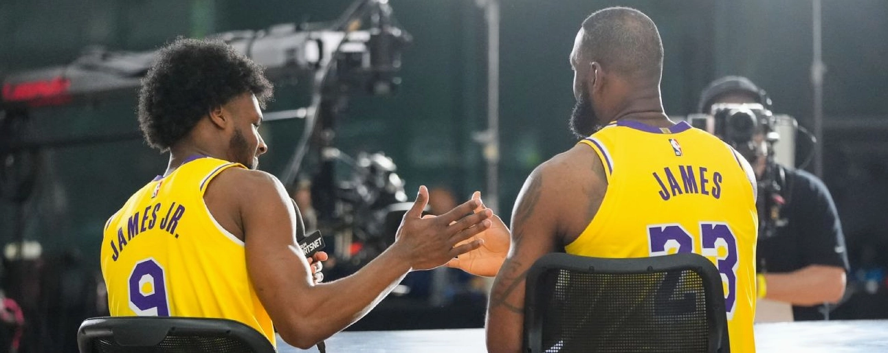 LeBron James và Bronny James là cặp cha con đầu tiên trong lịch sử NBA cùng thi đấu