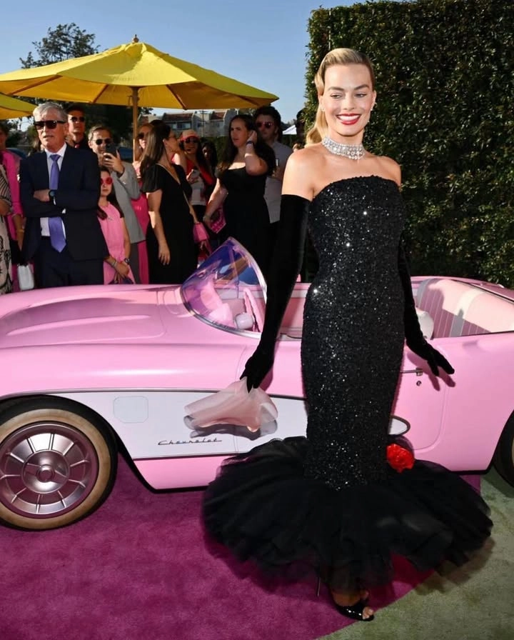 Khám phá phong cách thời trang đẳng cấp trên tài khoản margot robbie ig.