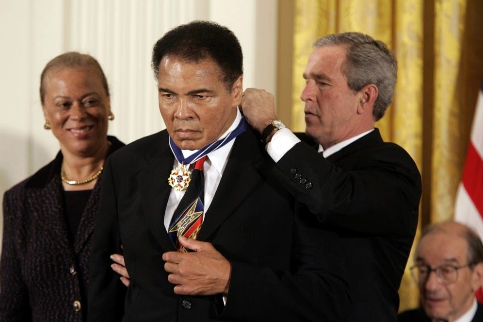 Muhammad Ali nhận Huân chương Tự do Tiểu sử Muhammad Ali