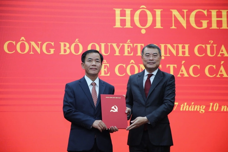 Nguyễn Văn Phương trong một buổi làm việc, thể hiện phong thái lãnh đạo