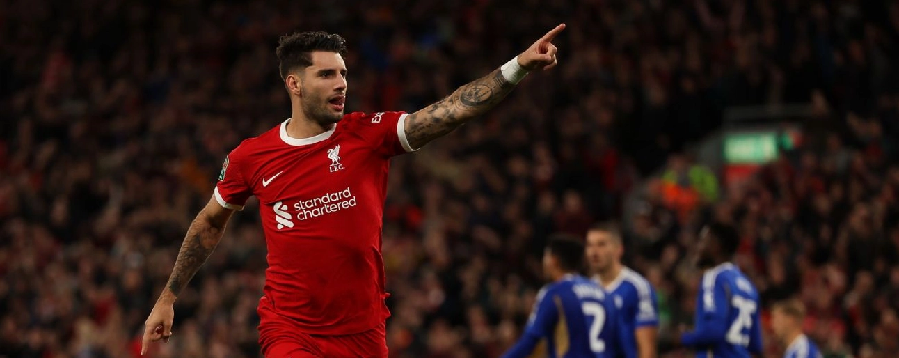 Phân tích Pervis Estupiñán