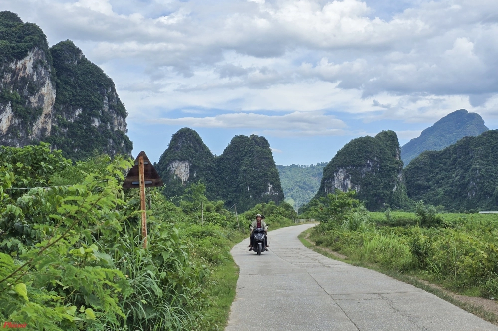 Trải nghiệm thị giác sống động với phong cảnh núi non hùng vĩ 3d.