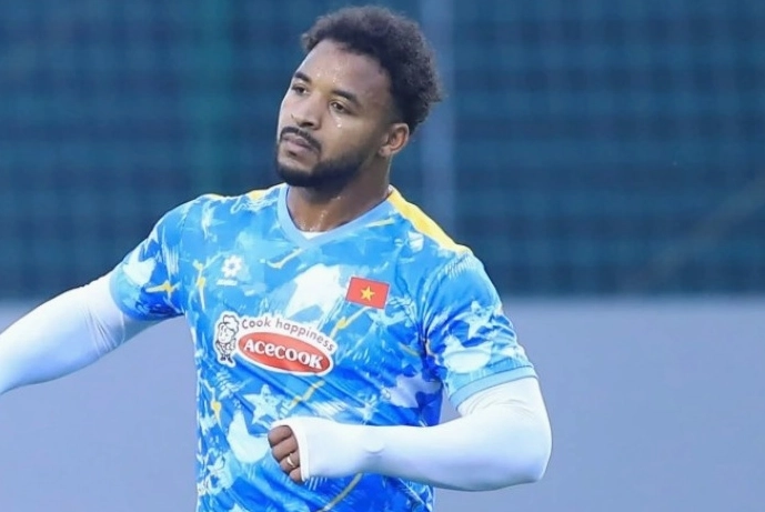 Tiểu sử Gerrit Holtmann với hình ảnh tiền đạo cánh đầy tốc độ trên sân cỏ