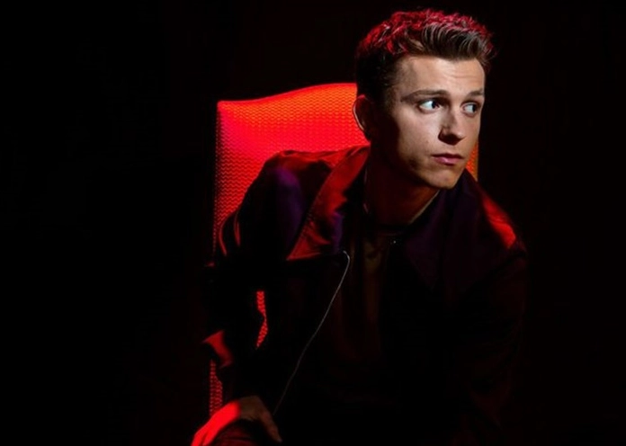 Tom Holland trong trang phục đời thường