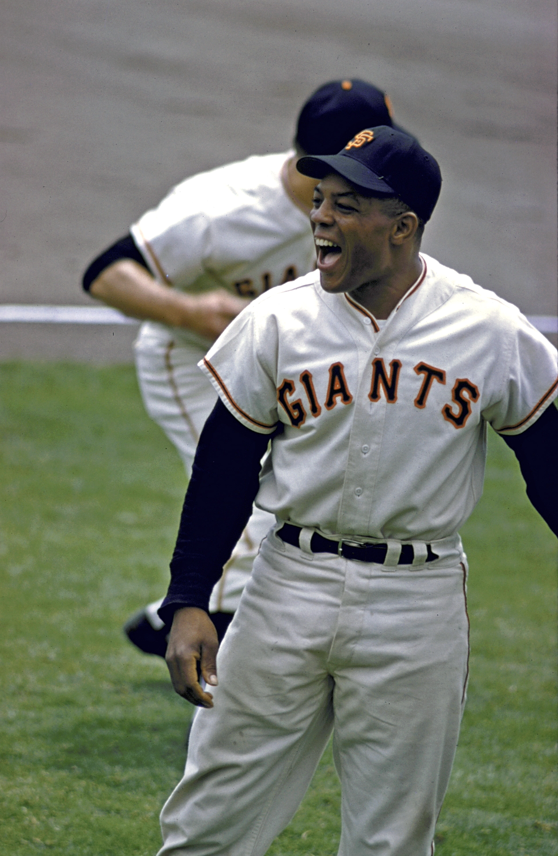 Willie Mays ăn mừng trên sân bóng chày năm 1959 Tiểu sử Willie Mays