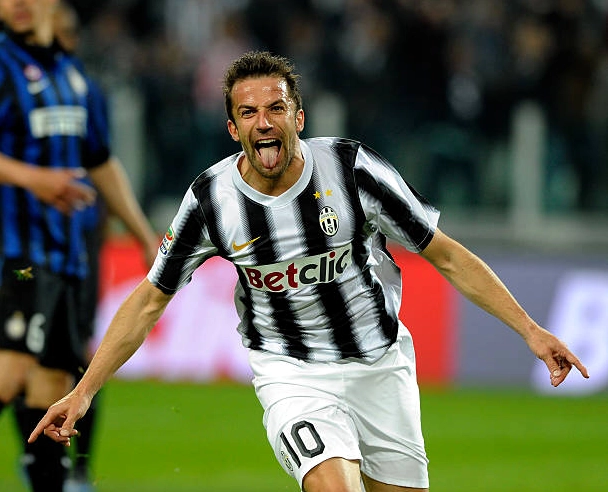 Alessandro Del Piero ăn mừng bàn thắng thứ hai trong trận đấu giữa Juventus và Inter Milan