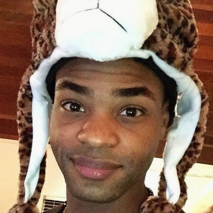 Ảnh anh da đen nhún vai tỏ vẻ không biết