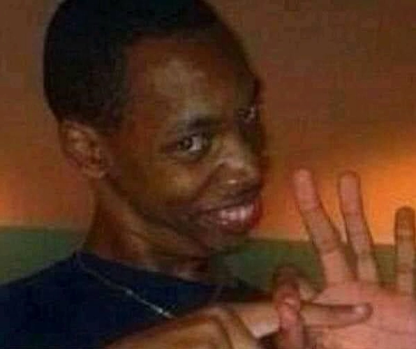 Ảnh chế anh da đen lườm nguýt sắc lẹm