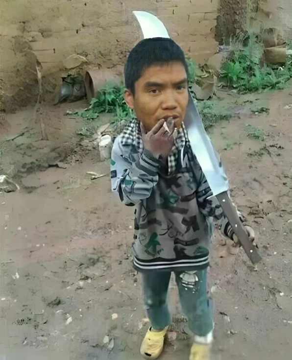 Ảnh chế anh trai cầm dao meme
