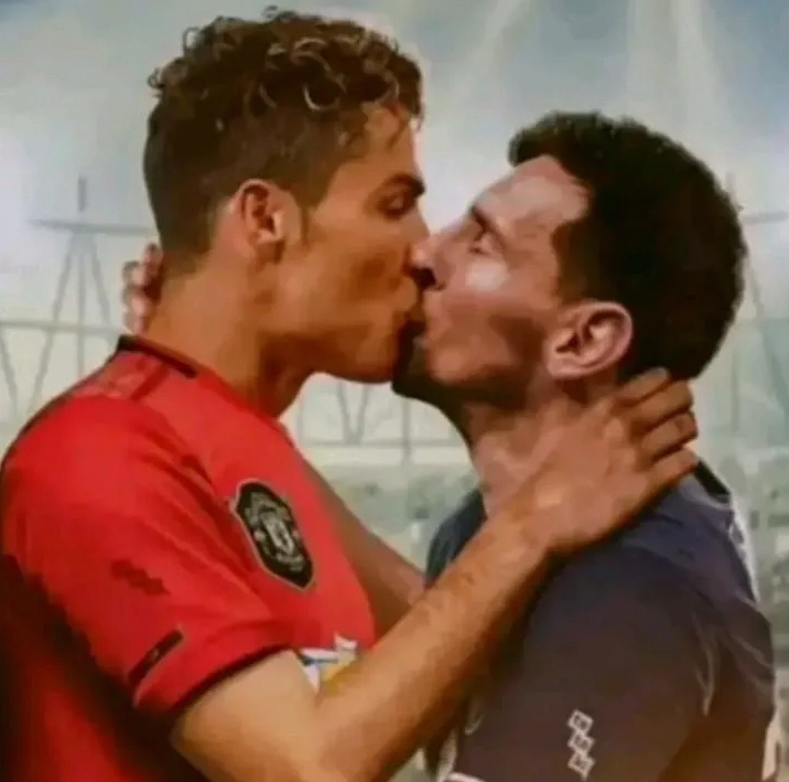 Ảnh chế Ronaldo hôn Messi