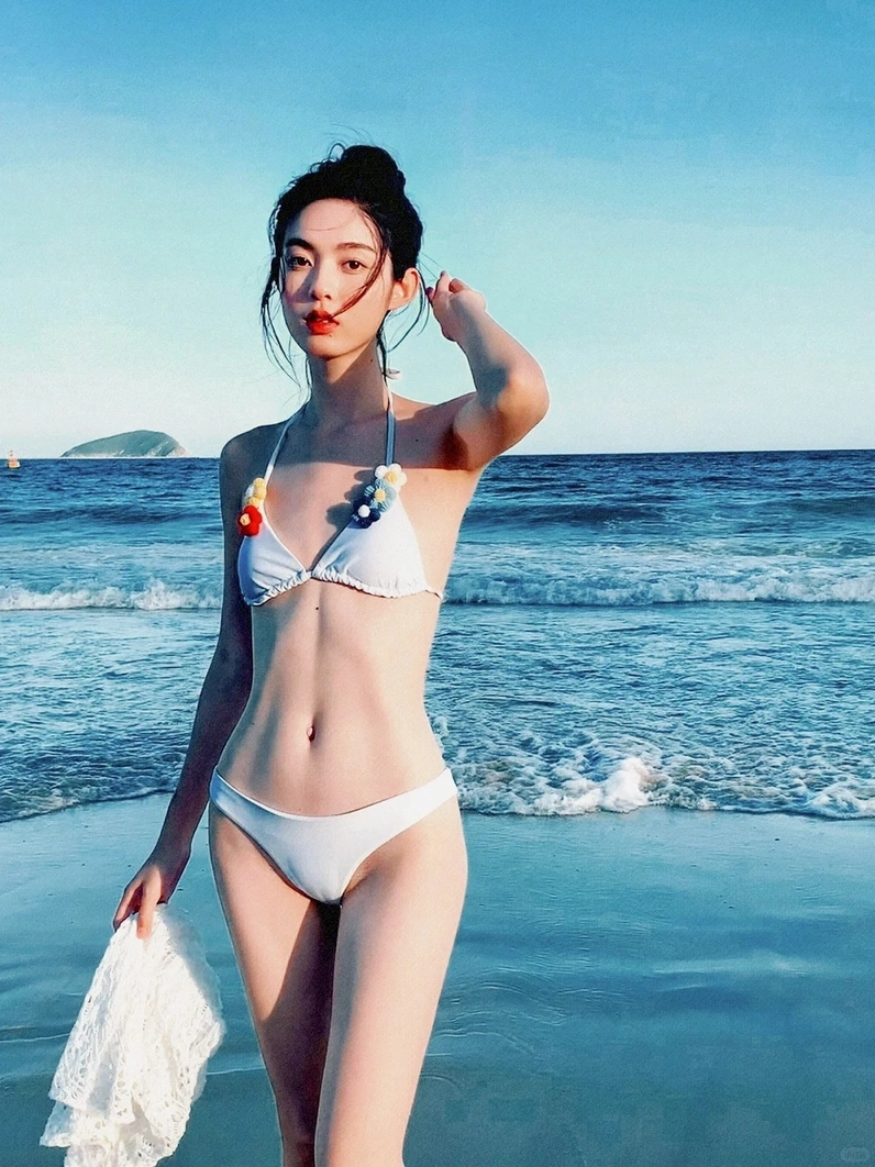 Ảnh đẹp gái Trung Quốc bikini thu hút mọi ánh nhìn