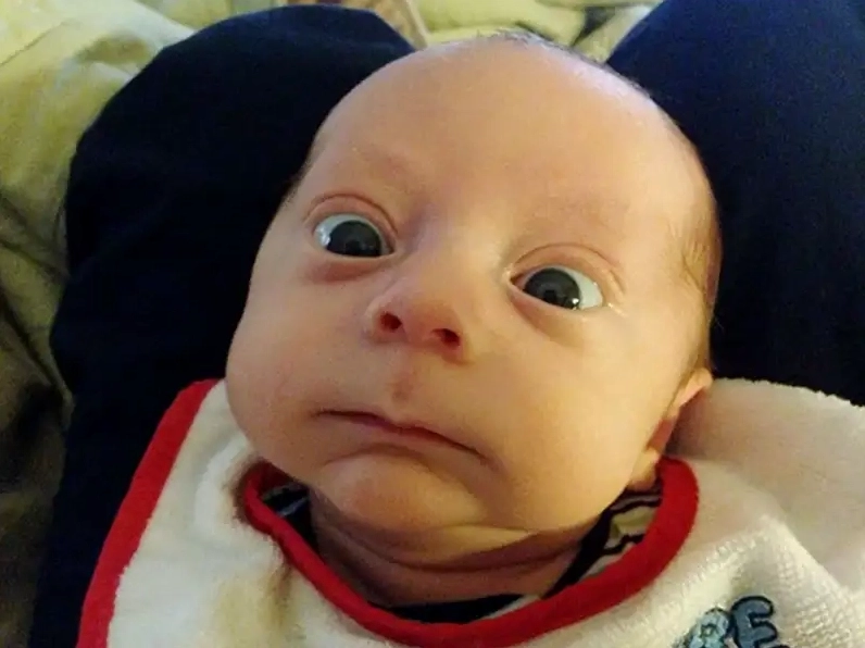 ảnh em bé meme cute hài hước từ khóa hot