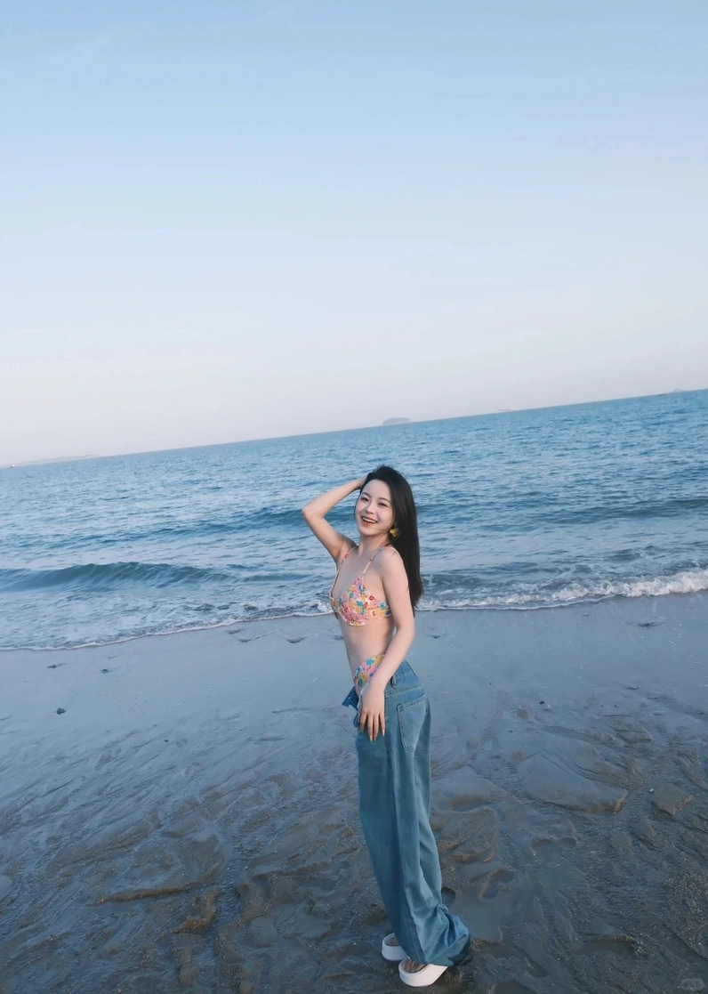 Ảnh gái đẹp Trung Quốc bikini quyến rũ trong phòng ngủ