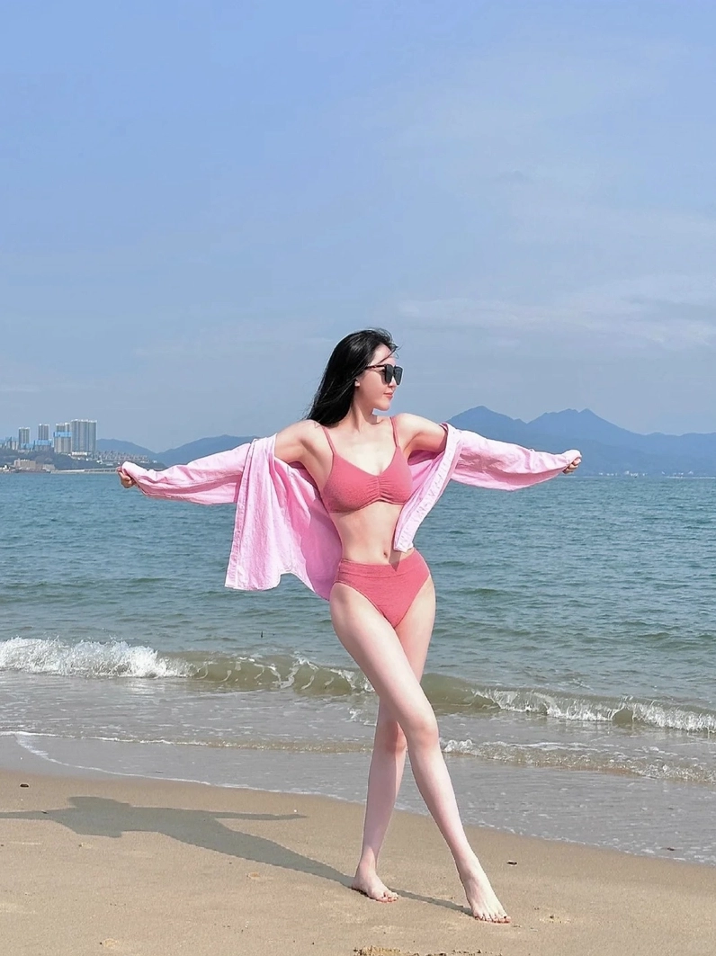 Ảnh gái TikTok Trung Quốc bikini với phong cách sành điệu