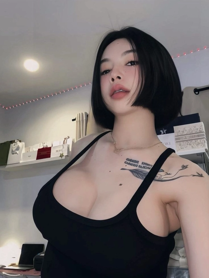 Ảnh gái xinh chụp selfie đơn giản mộc mạc nhưng nét đẹp cực kỳ cuốn hút