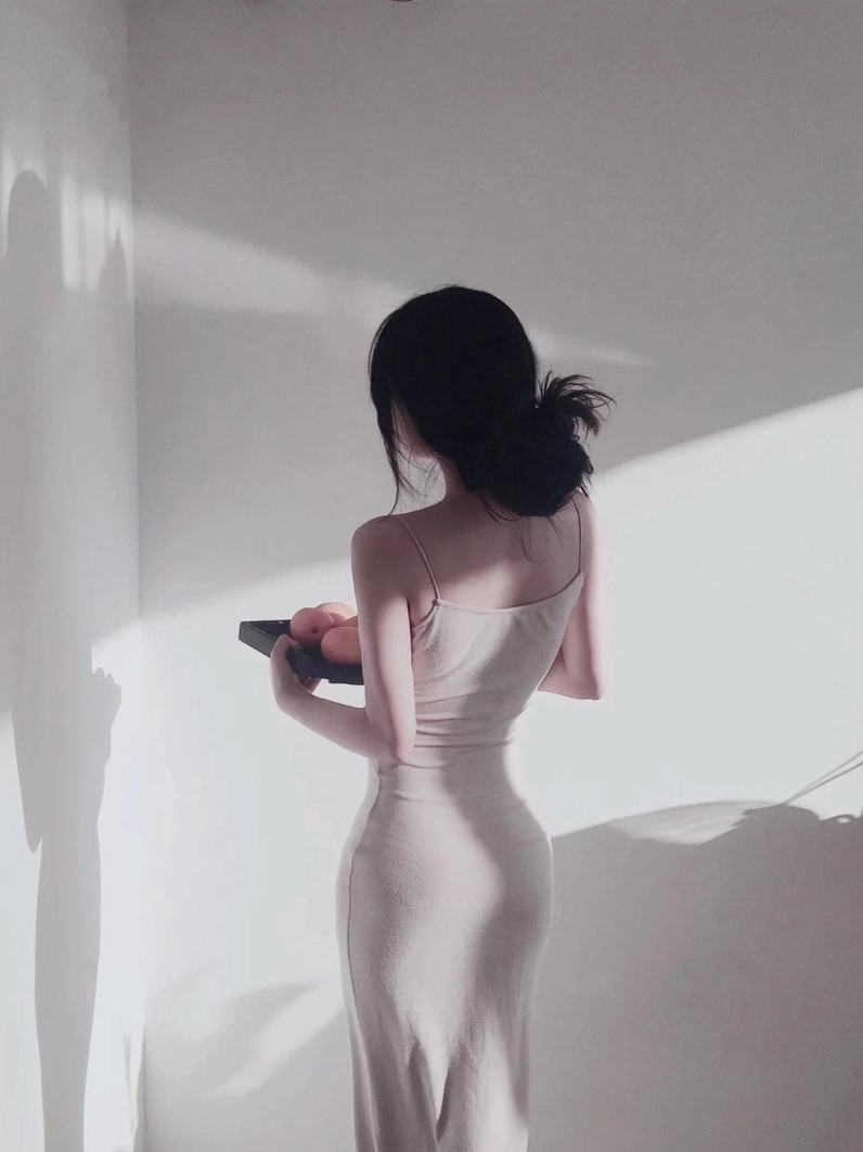 Ảnh gái xinh mặc váy body cuốn hút mọi ánh nhìn