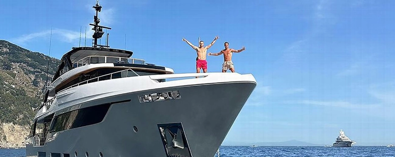 Ánh mắt đăm chiêu đầy toan tính của Hummels trên sân tập