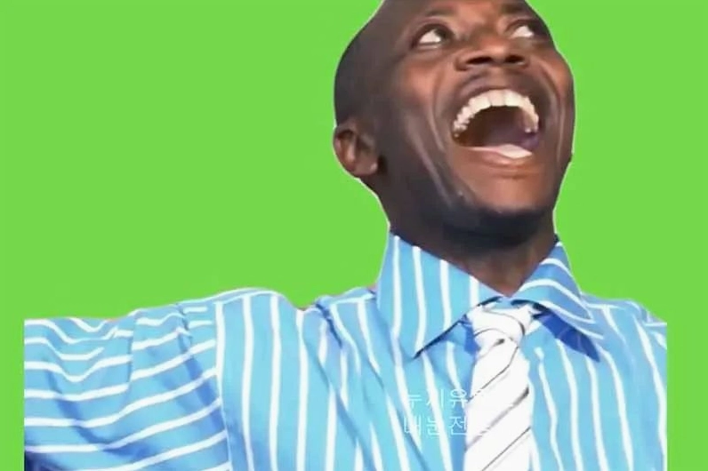 Ảnh meme anh da đen bĩu môi chê bai cực kỳ mặn mòi