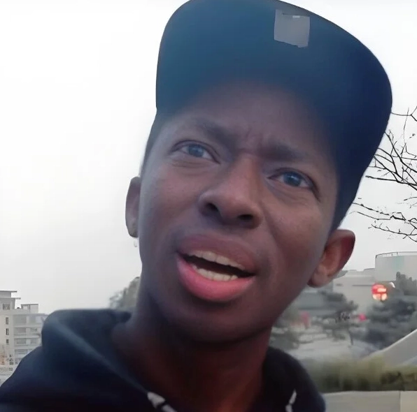 ảnh meme anh da đen sợ hãi đổ mồ hôi