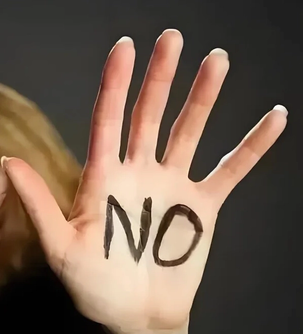 Ảnh meme từ chối hiểu cực kỳ buồn cười với đôi mắt vô hồn